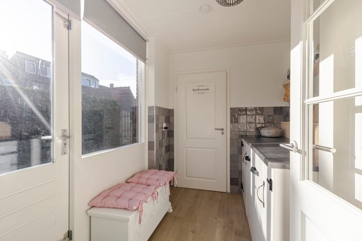 Photo 11 of Van Ruysdaelstraat 2