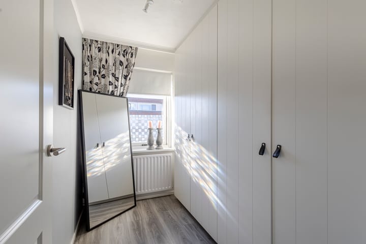 Photo 20 of Van Ruysdaelstraat 2