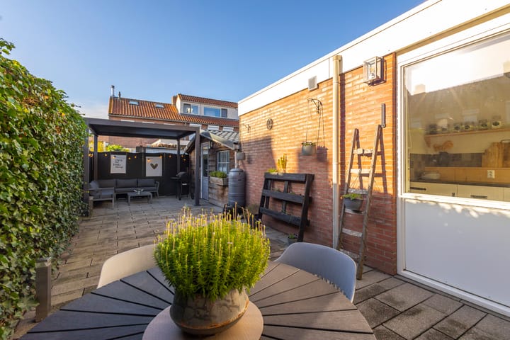 Photo 27 of Van Ruysdaelstraat 2