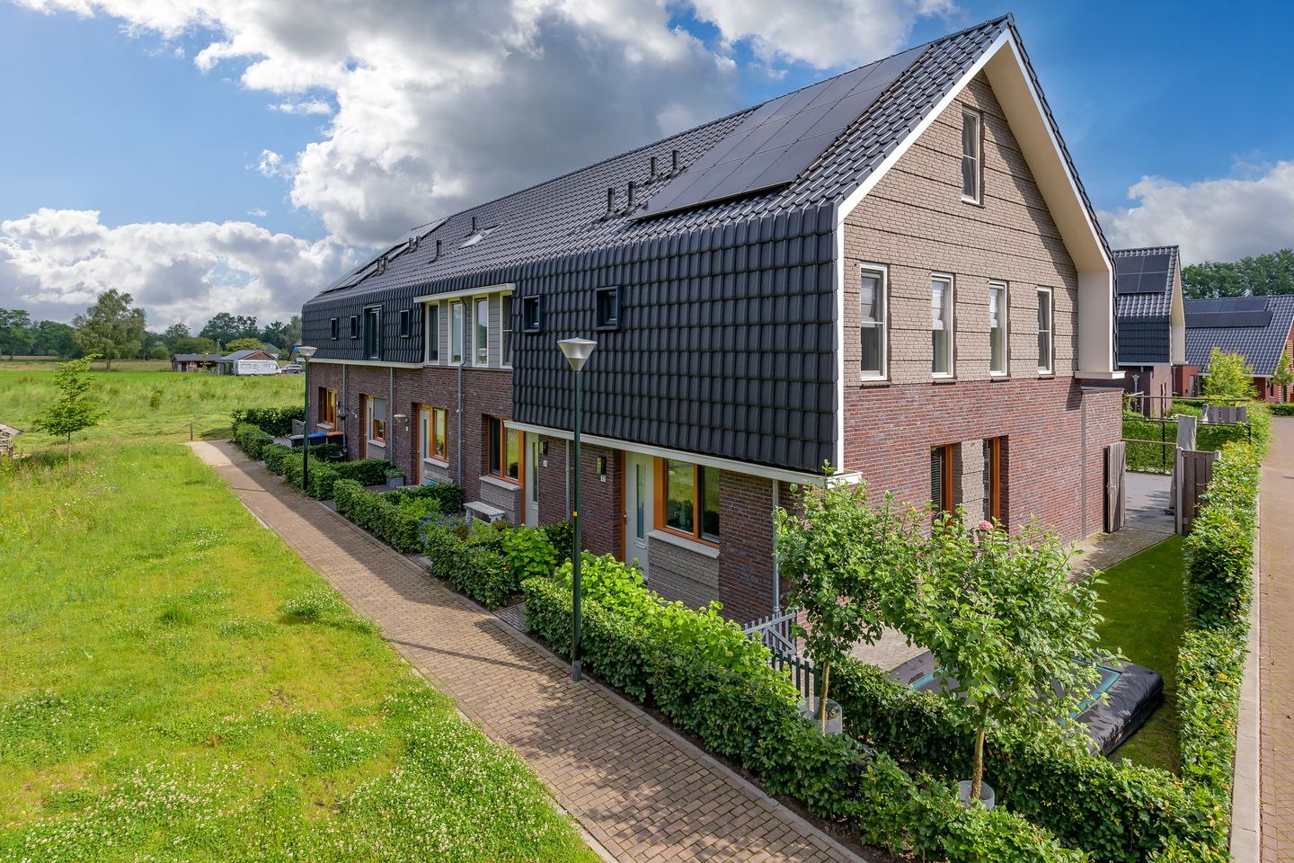 Photo 1 of Dokter J. van Heuvenweg 32