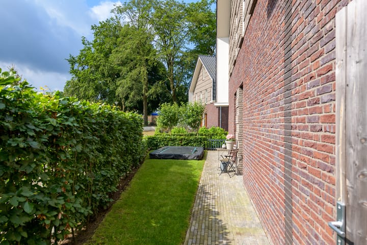 Photo 25 of Dokter J. van Heuvenweg 32