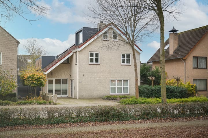 Photo 2 of Kraanvogellaan 34