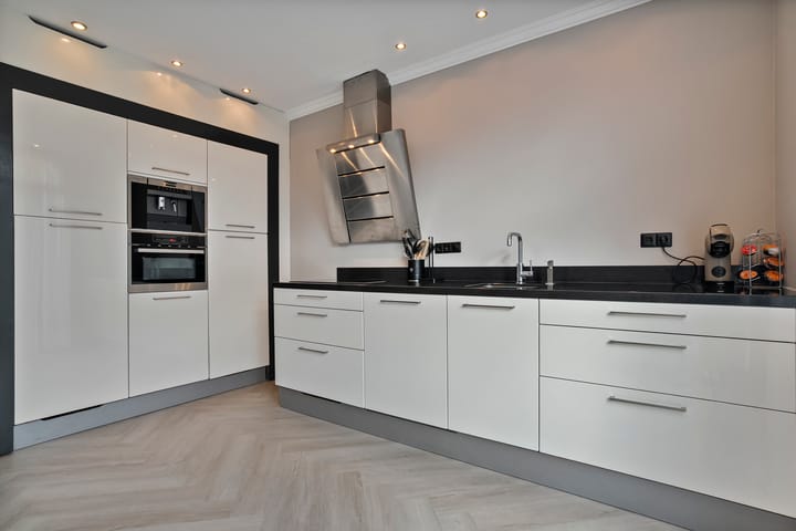 Photo 12 of Israëlsstraat 11