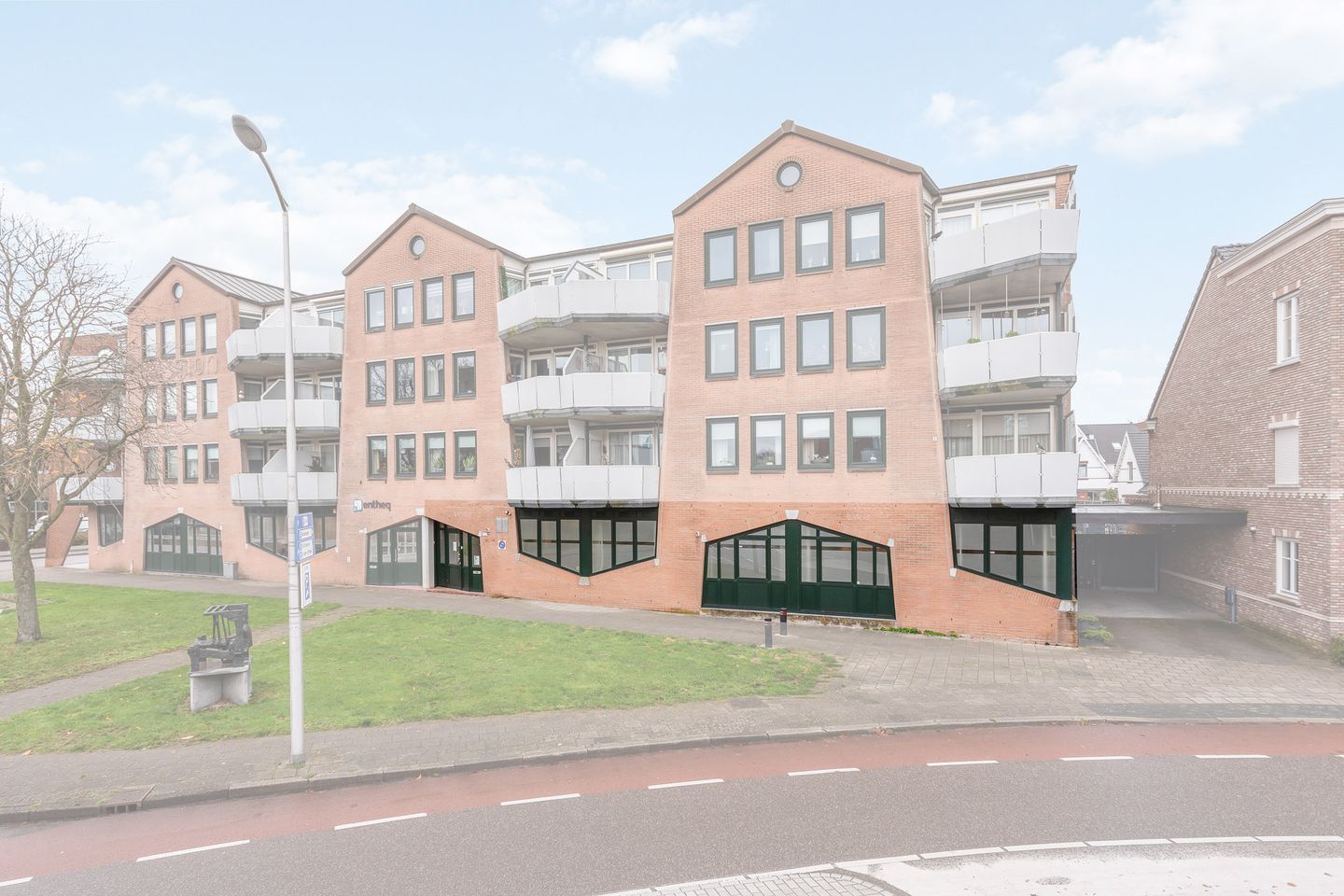 View photo 2 of Steenstraat 105