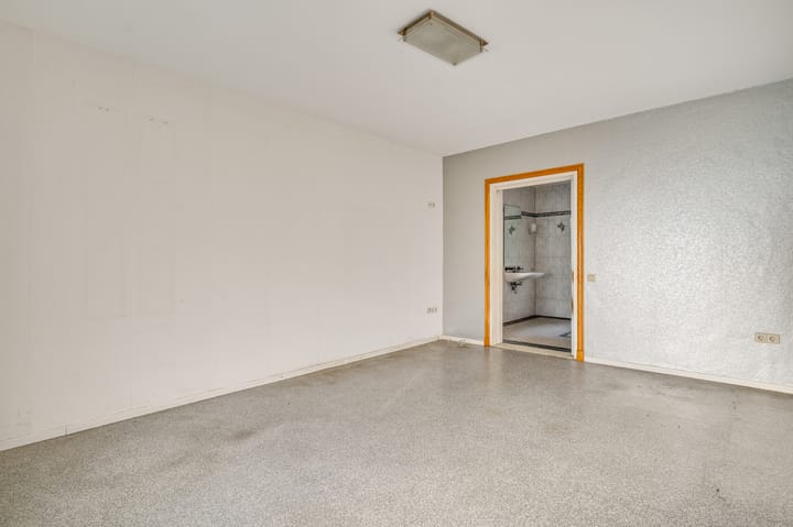 Photo 12 of Bandstraat 1