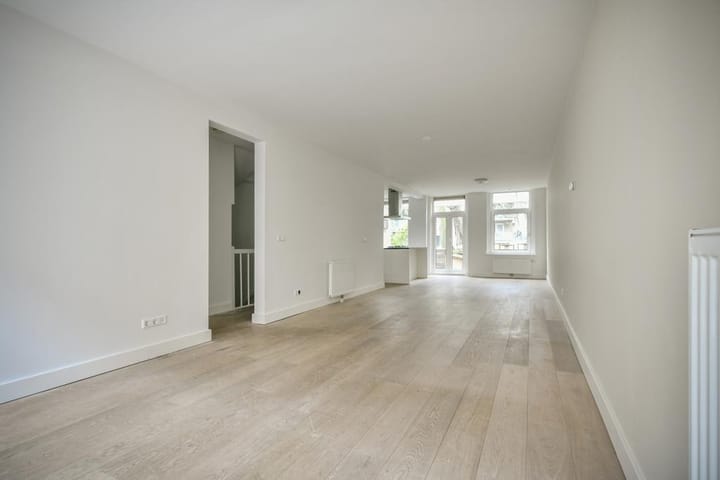 Photo 6 of Van Oldenbarneveldtstraat 28-H