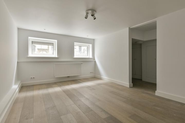 Photo 8 of Van Oldenbarneveldtstraat 28-H