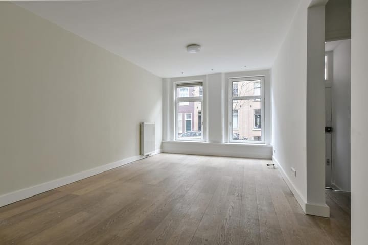 Photo 13 of Van Oldenbarneveldtstraat 28-H