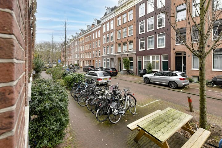 Photo 17 of Van Oldenbarneveldtstraat 28-H