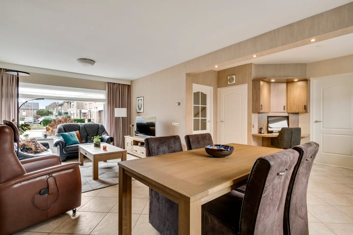 Photo 4 of Esdoornstraat 3