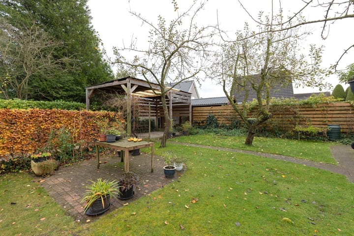 Photo 3 of Dotterbloem 1