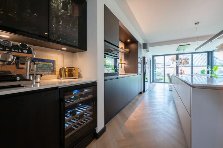 Photo 12 of Beatrixstraat 9