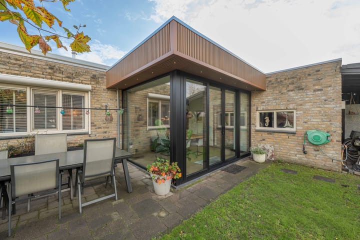 Photo 28 of Beatrixstraat 9