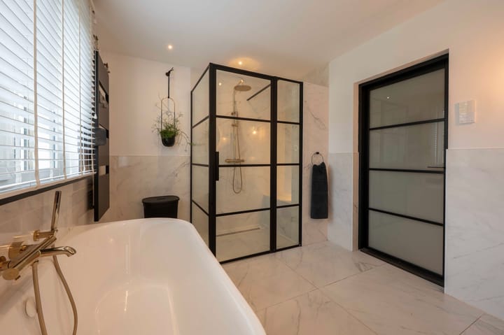 Photo 43 of Beatrixstraat 9