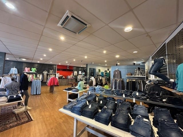 View photo 2 of Markt 40