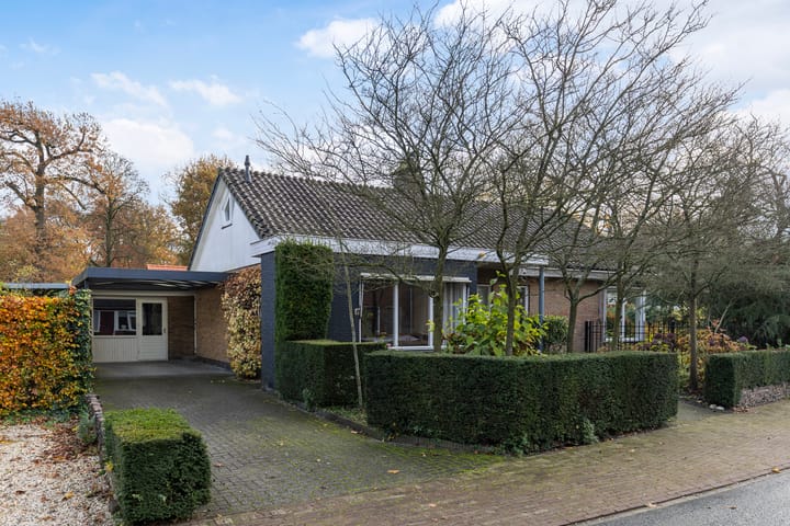 Photo 2 of Esdoornlaan 4