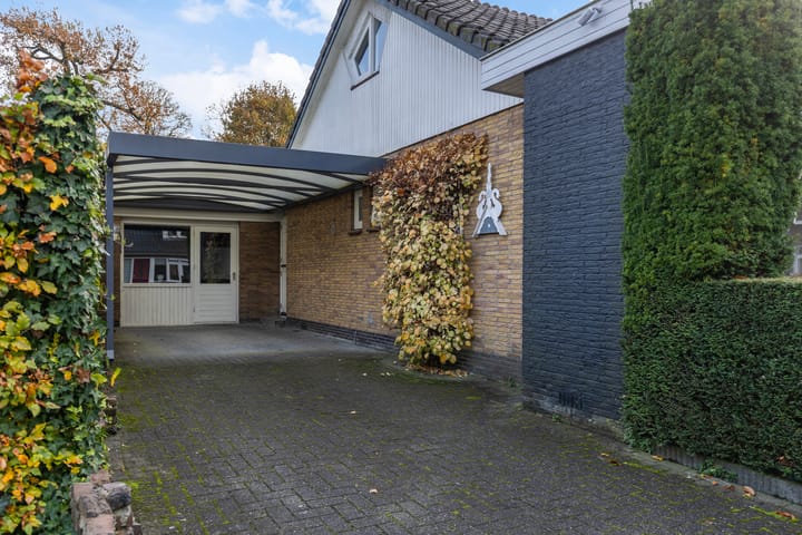 Photo 3 of Esdoornlaan 4