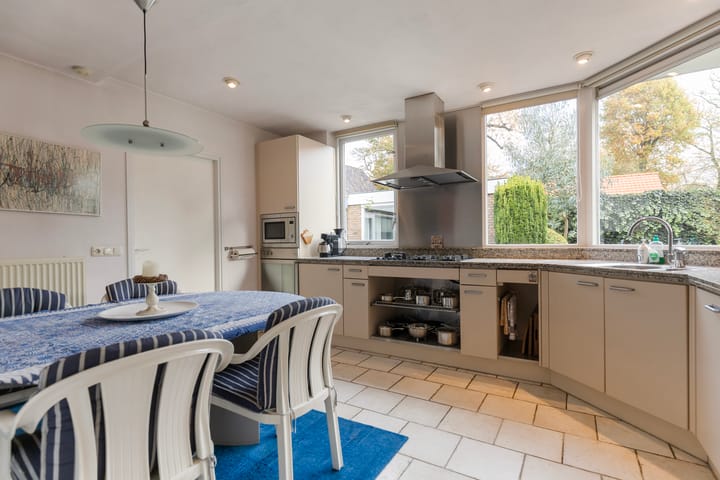 Photo 14 of Esdoornlaan 4