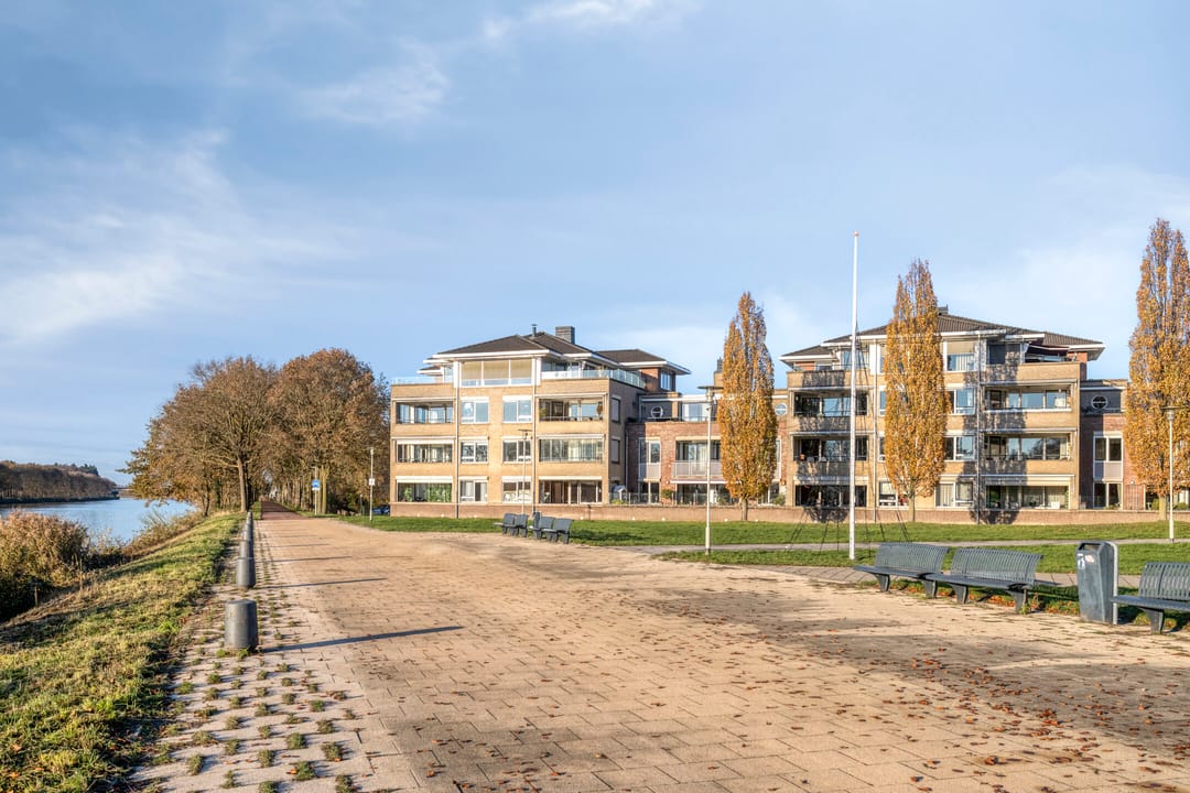 Foto 1 van Basalt 44