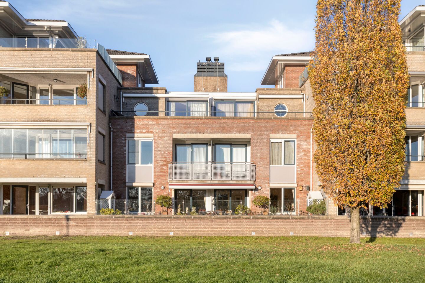 Foto 5 van Basalt 44