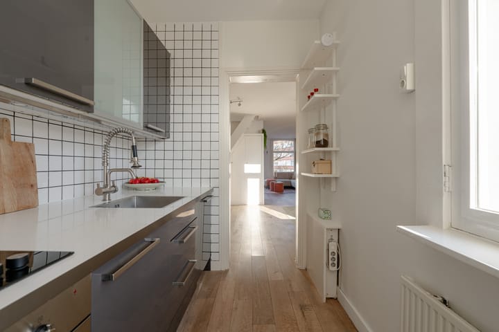 Photo 13 of Quellijnstraat 88-3