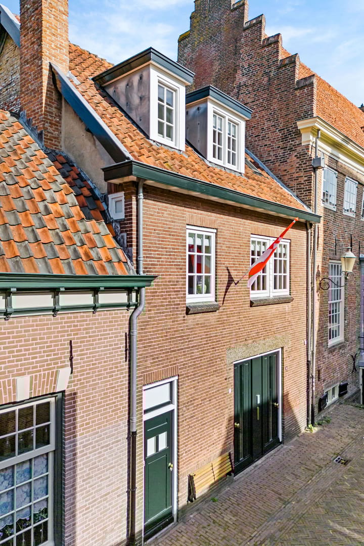 Muurhuizen 169