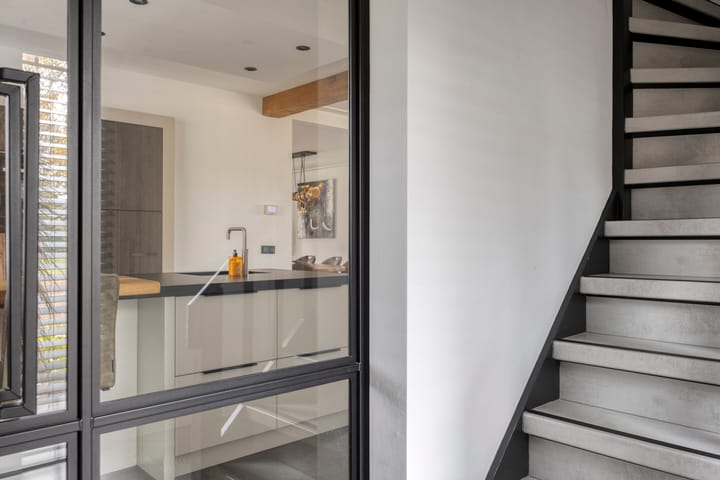 Photo 8 of Bernhardstraat 12