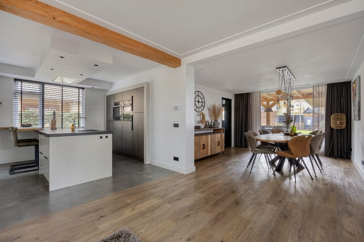 Photo 10 of Bernhardstraat 12