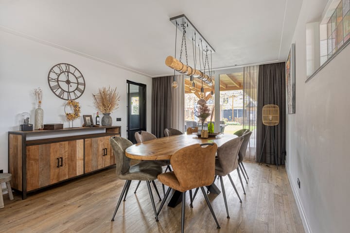 Photo 21 of Bernhardstraat 12