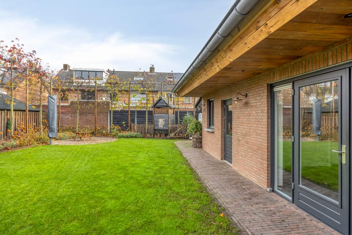 Photo 28 of Bernhardstraat 12