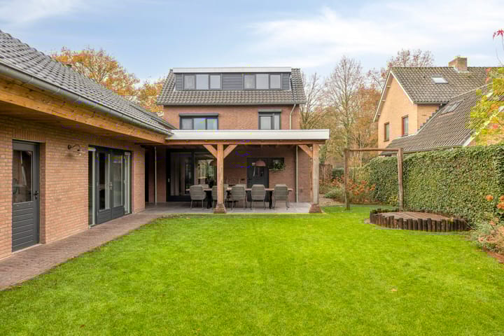 Photo 31 of Bernhardstraat 12