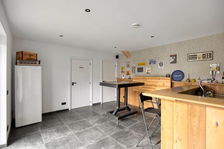 Photo 33 of Bernhardstraat 12