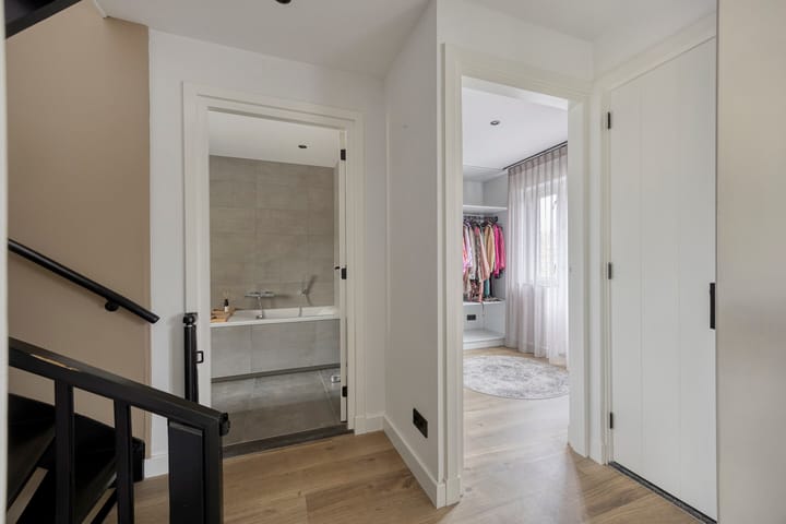 Photo 37 of Bernhardstraat 12