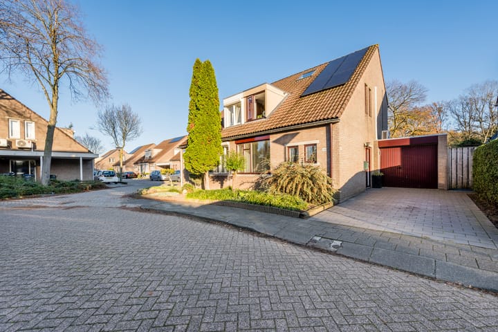 Photo 33 of Roerstraat 48