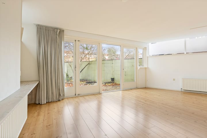 Photo 11 of Nassaustraat 3