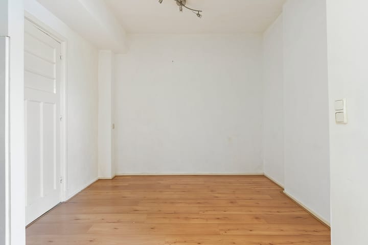 Photo 18 of Nassaustraat 3