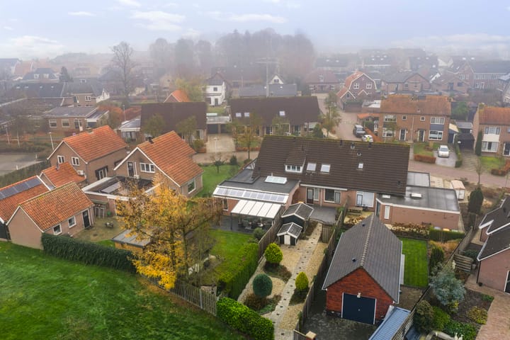 Photo 2 of Begoniastraat 8