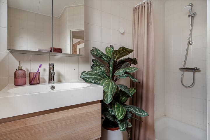 Photo 34 of Weden 16