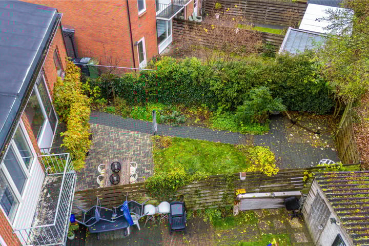 Photo 37 of Weden 16