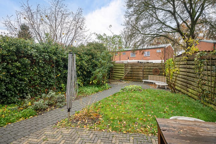 Photo 38 of Weden 16