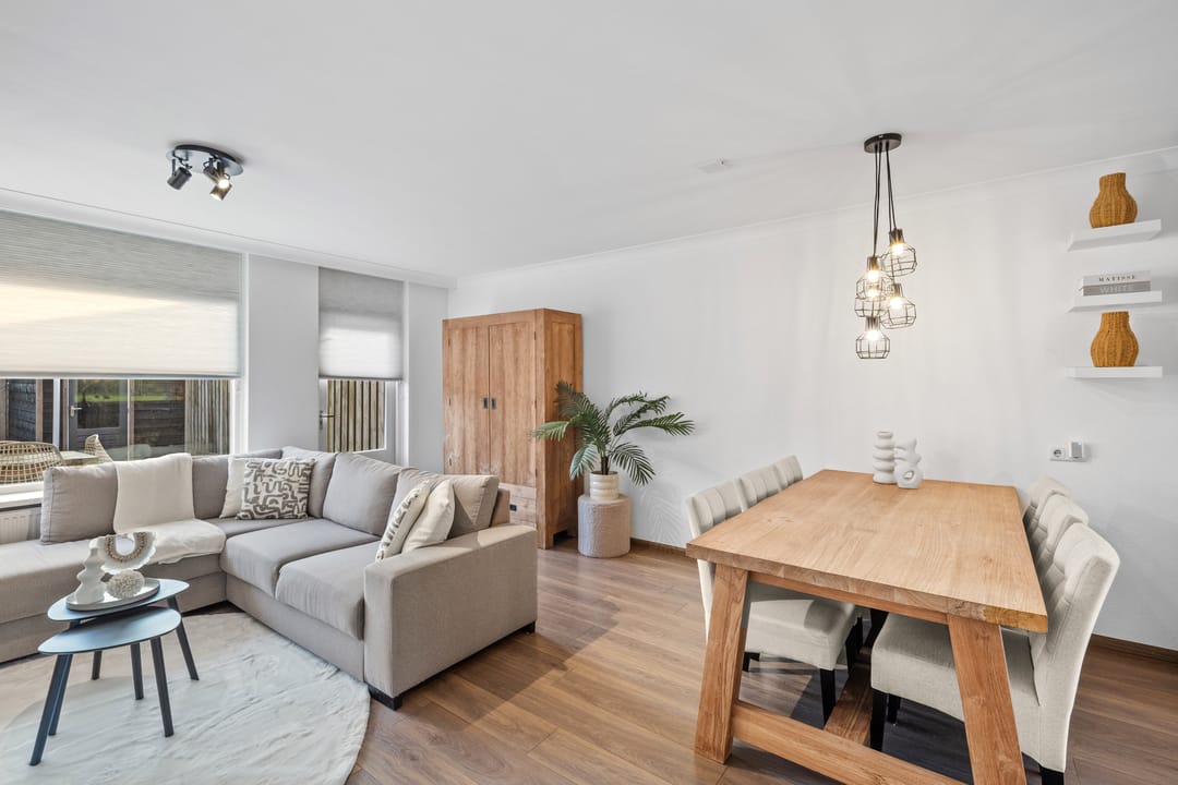 Photo 2 of Bloesemberg 17