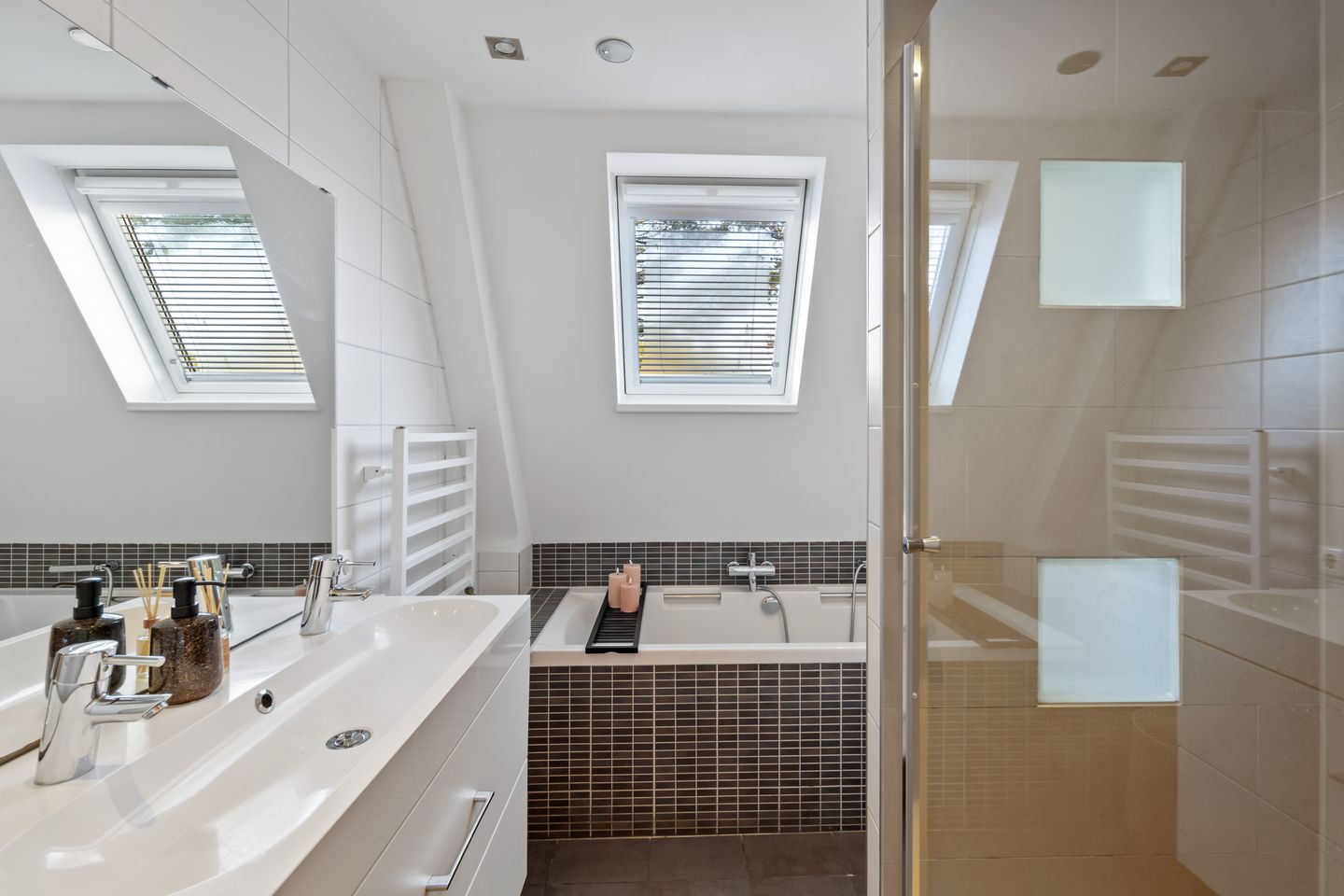 Photo 19 of Bloesemberg 17