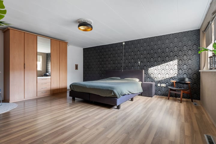 Photo 15 of Middenweg 17