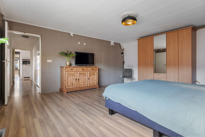 Photo 16 of Middenweg 17