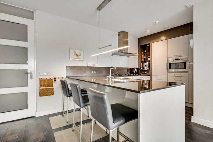 Photo 3 of Parallelweg 118