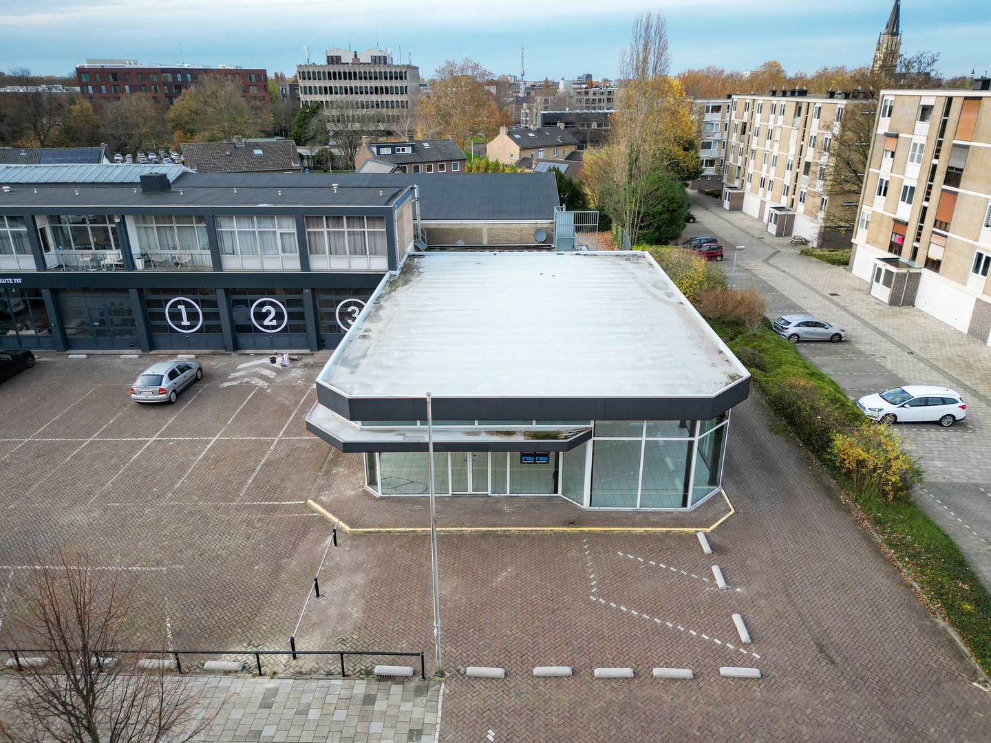 View photo 2 of Leyenbroekerweg 27-B