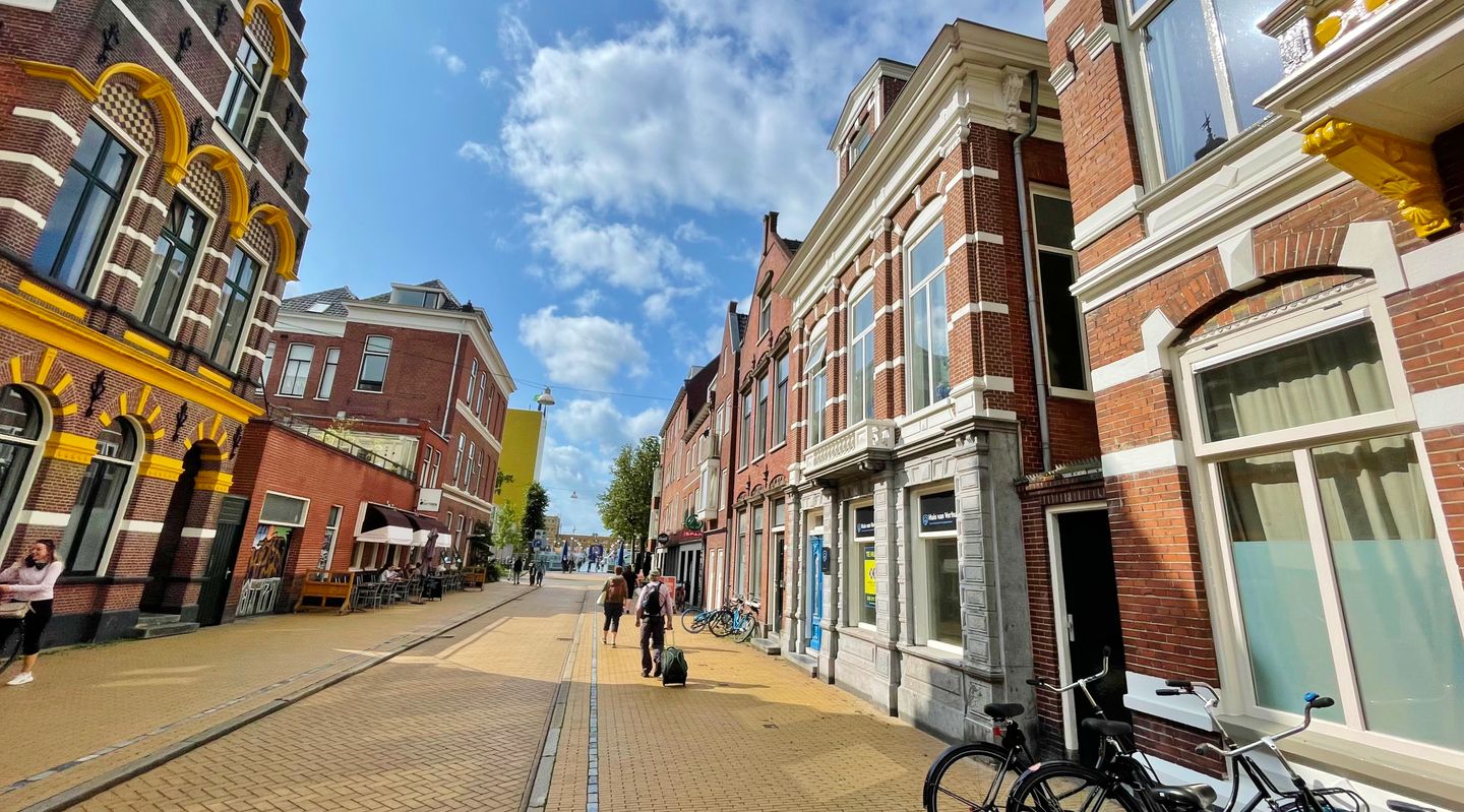 View photo 2 of Ubbo Emmiusstraat 13