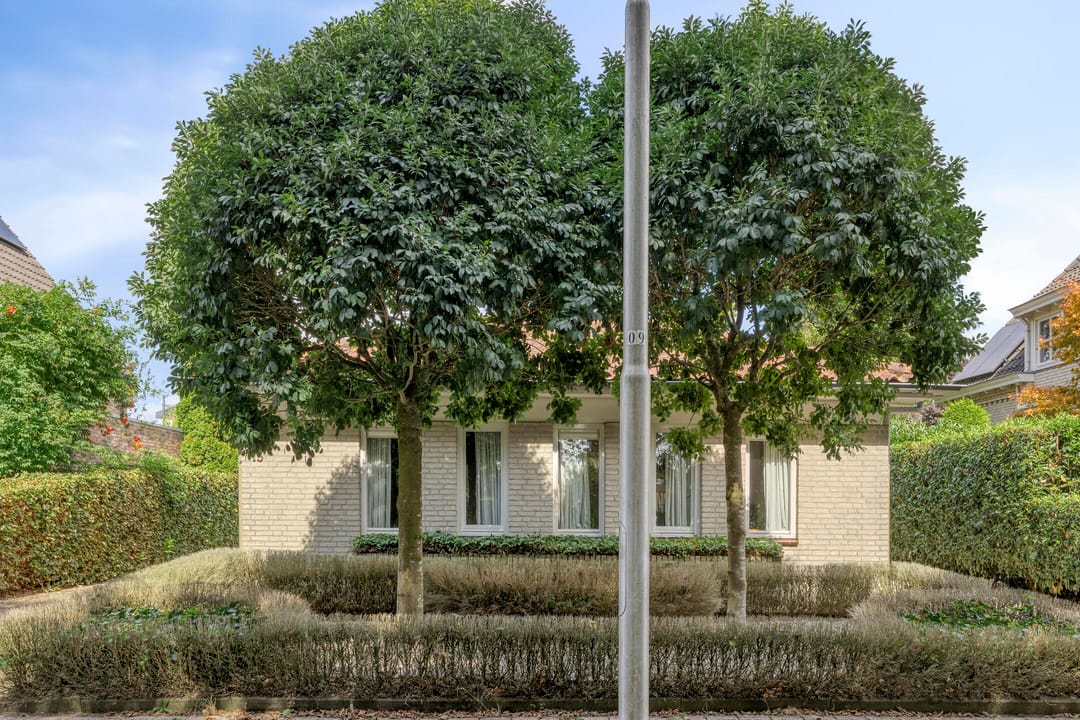 Photo 37 of Luxwoudestraat 15