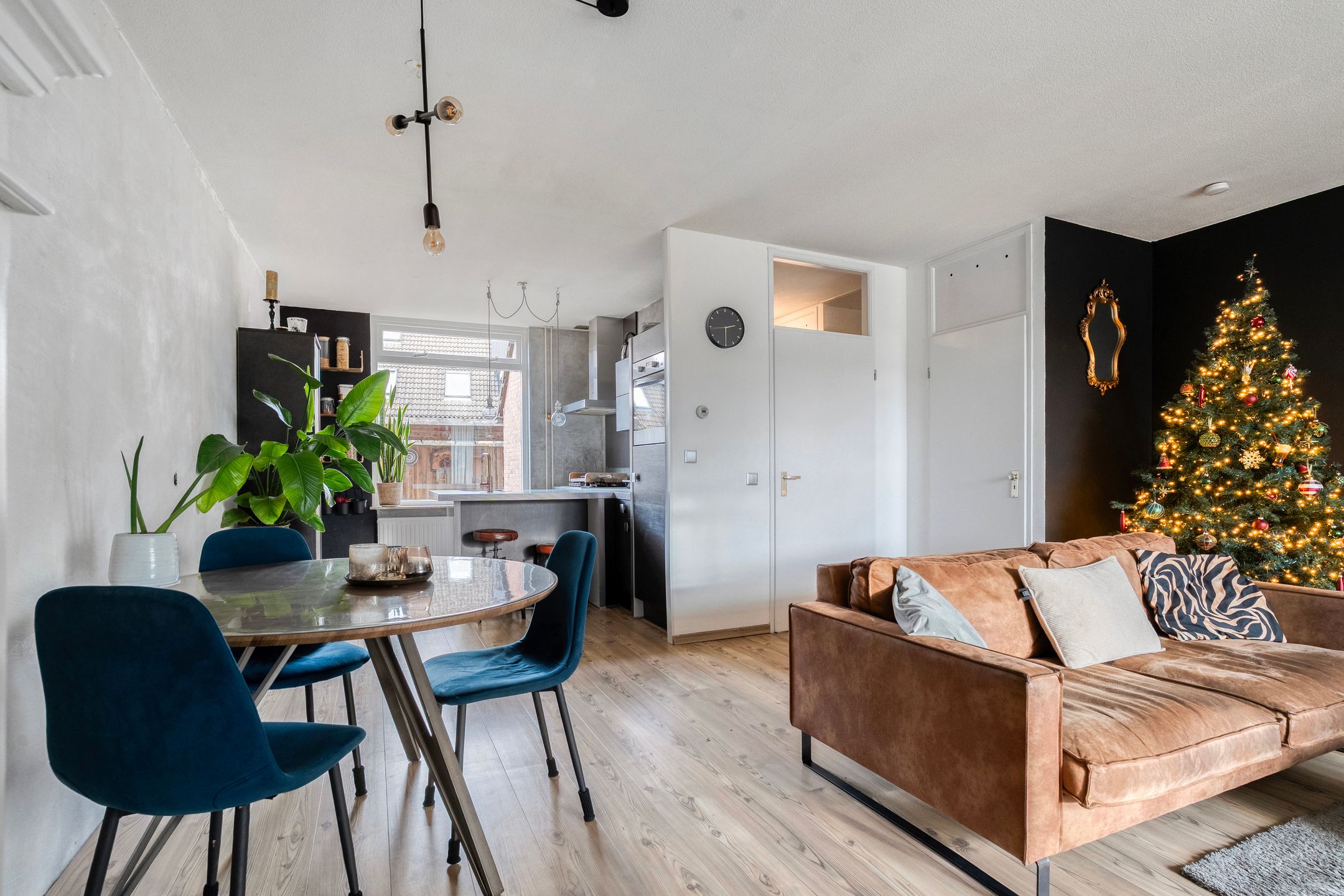 Foto 9 van Donker Curtiusware 32