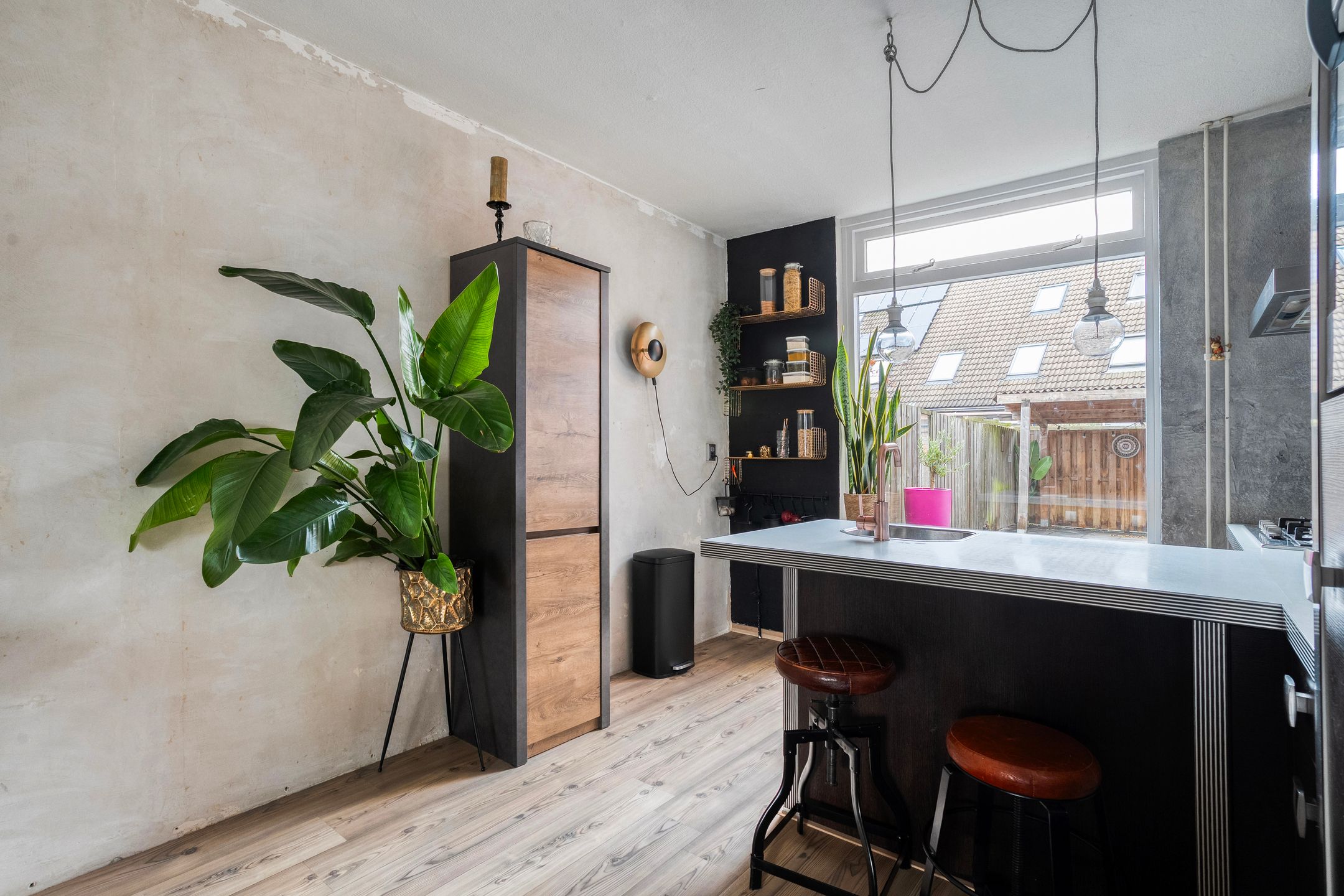 Foto 12 van Donker Curtiusware 32